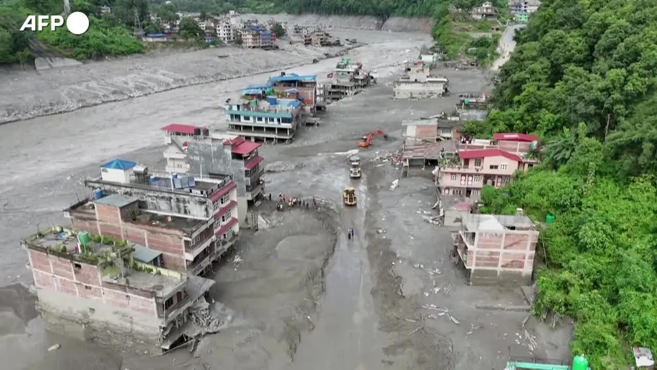 Alluvione al confine tra Nepal-Tibet, Nuwakot devastata: le immagini aeree