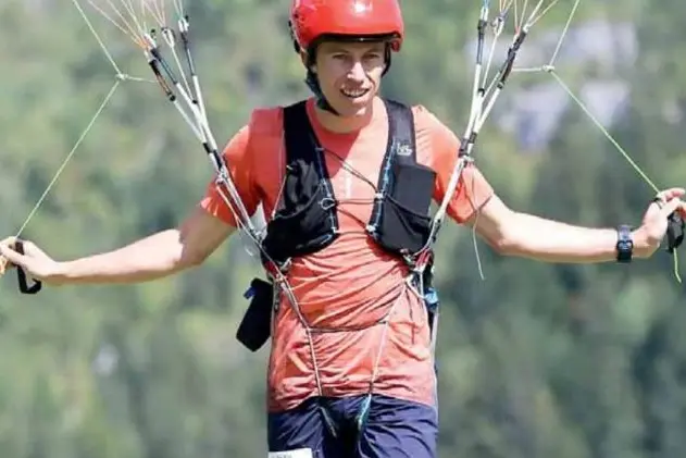 Il parapendista morto era un campione: sicurezza sotto la lente