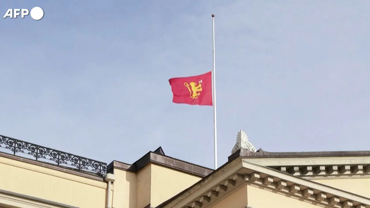 Norvegia, bandiera a mezz'asta sul Palazzo Reale per la morte del re Harald