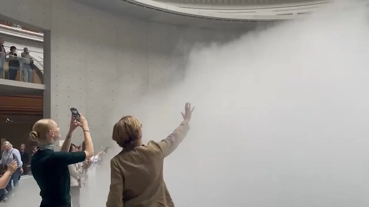 A Parigi stupisce la \"scultura di nebbia\" di Fujiko Nakaya