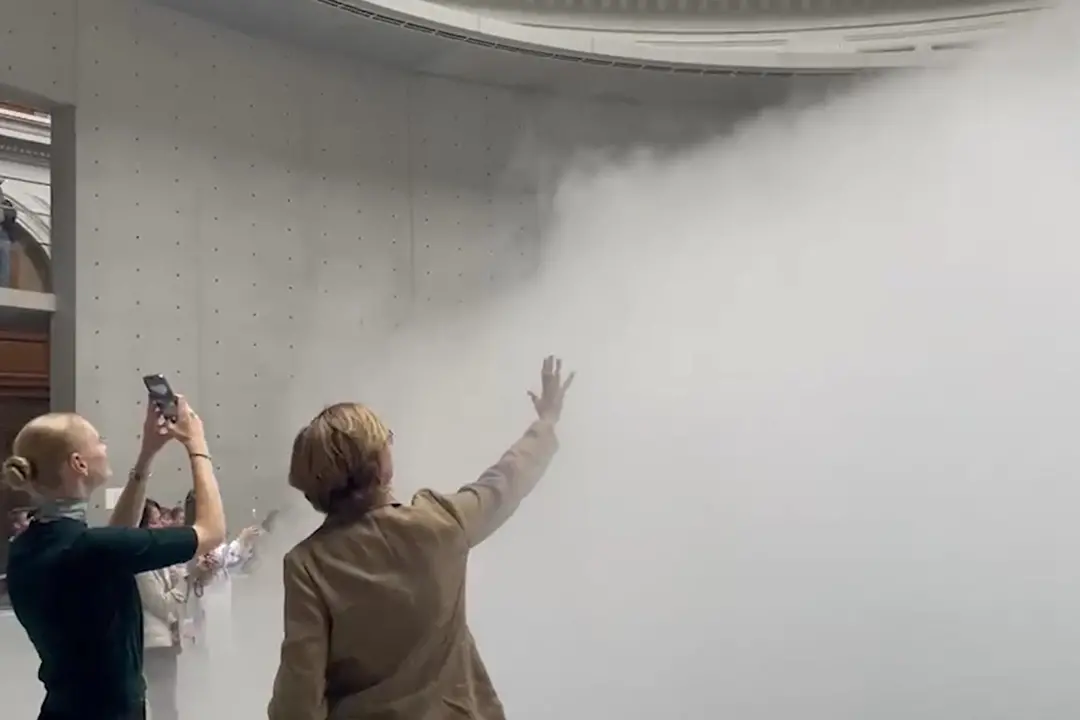 A Parigi stupisce la \"scultura di nebbia\" di Fujiko Nakaya