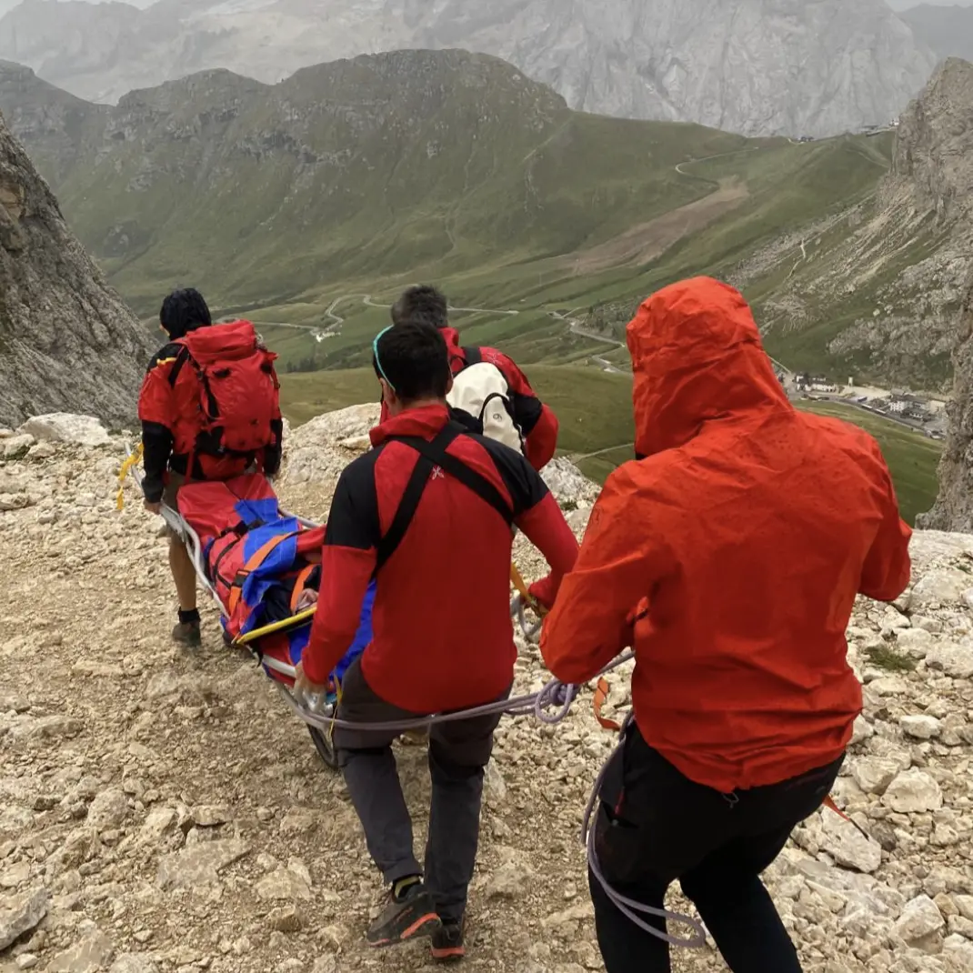 Maltempo, chiusa la funivia del Sass Pordoi: 200 persone costrette a scendere a piedi
