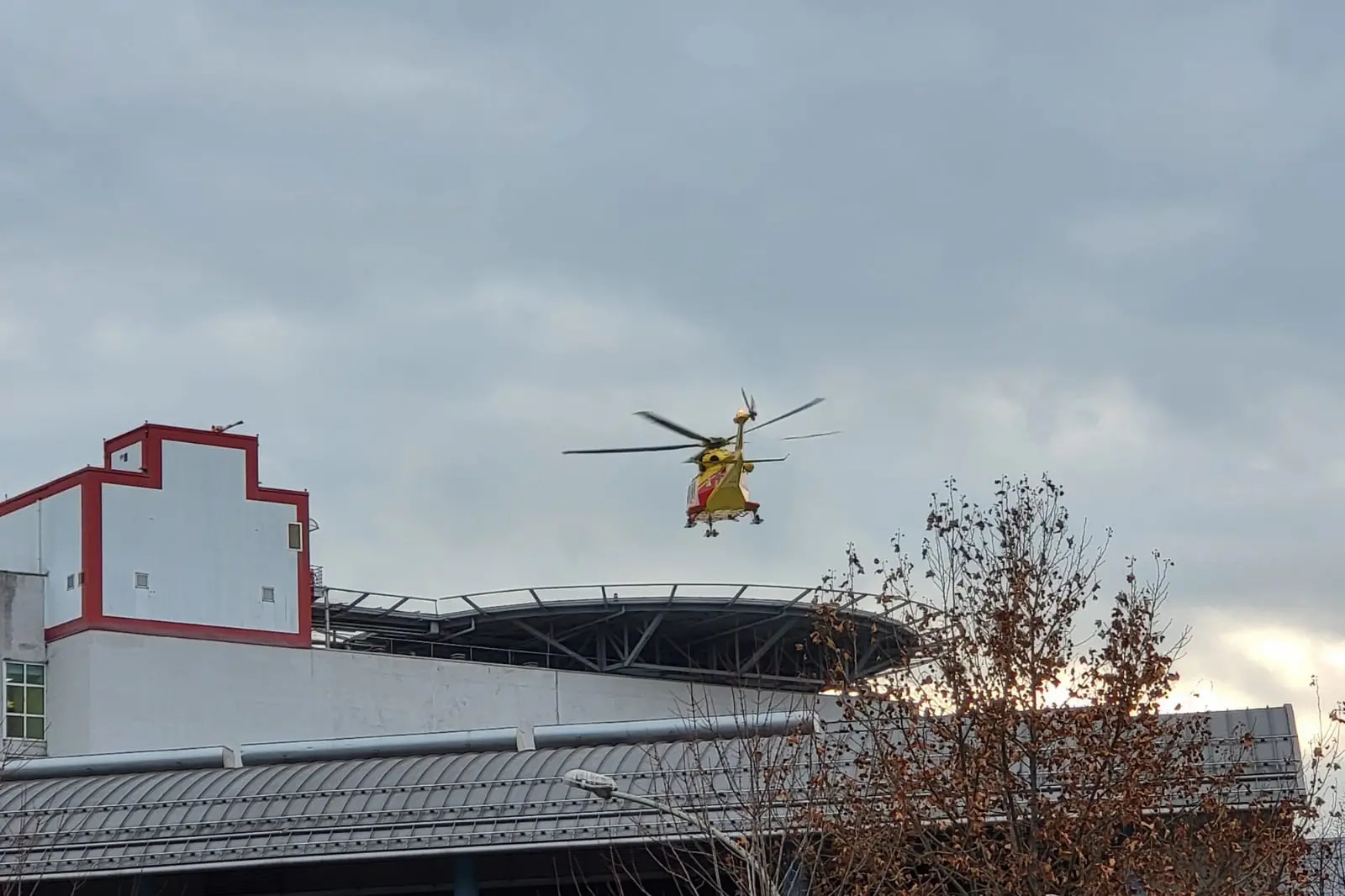 Cade con la moto, morto 31enne sulla strada verso Fai. Grave ragazza finita contro il muro in scooter a Bedollo