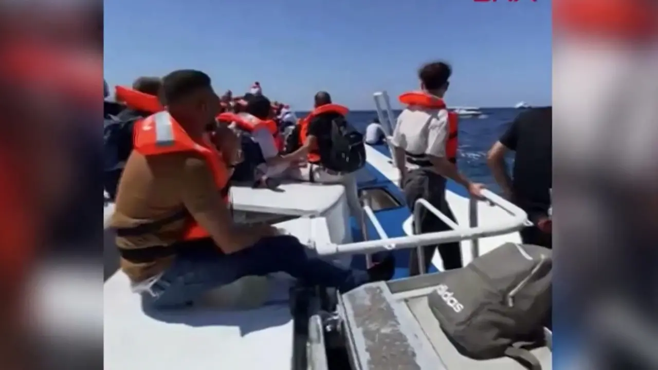Traghetto si rovescia al largo di Cipro Nord, almeno 6 morti