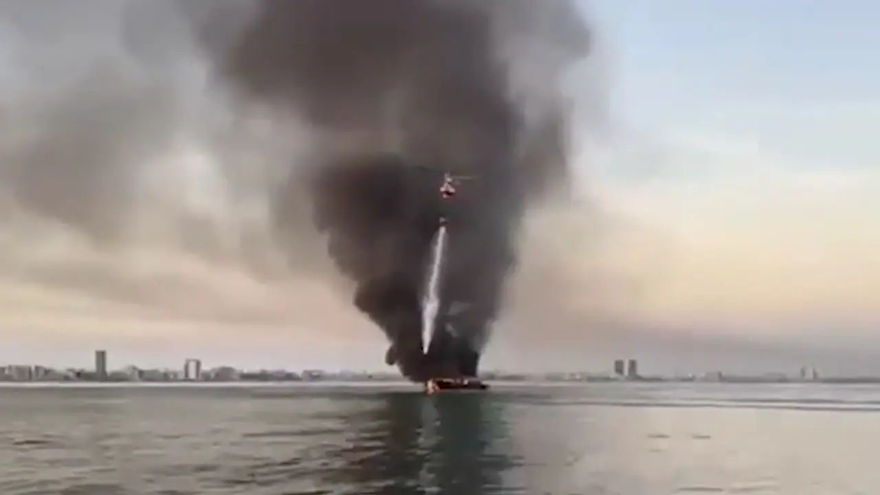 Yacht in fiamme al largo di Jesolo, salvate le 10 persone a bordo