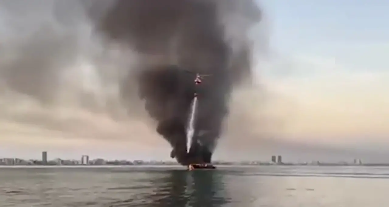 Yacht in fiamme al largo di Jesolo, salvate le 10 persone a bordo