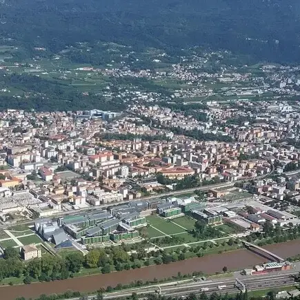 Trento rafforza la sicurezza: guardie armate in piazza Fiera e ronde di notte