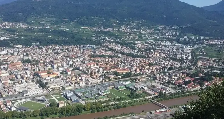 Trento rafforza la sicurezza: guardie armate in piazza Fiera e ronde di notte