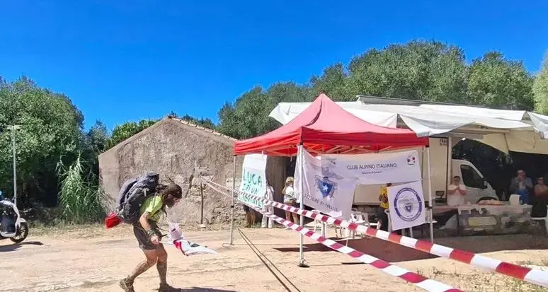 Dal Trentino alla Sardegna a piedi: Luca Terenziani completa il Sentiero Italia dopo 7.000 chilometri