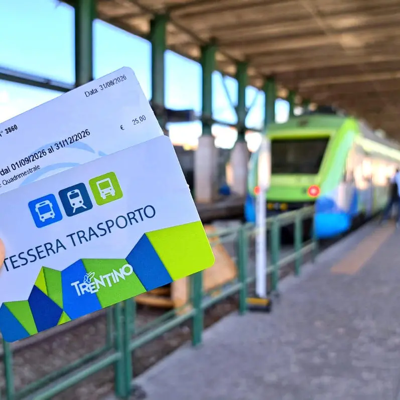 Abbonamento ai trasporti, è già boom: oltre 6 mila adesioni e code alle biglietterie