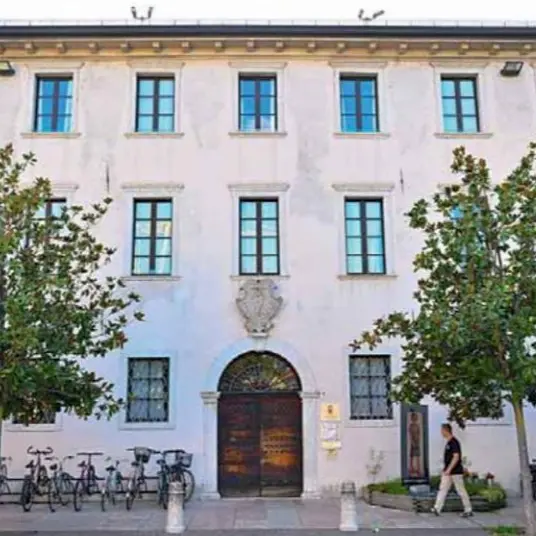 Comune, guardie armate in piazza Fiera