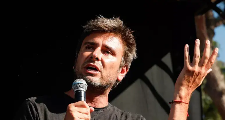 Di Battista: «Sto meglio, il 4 settembre torno in Italia con un’aeroambulanza»
