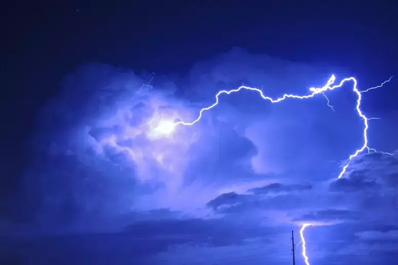 Trentino, agosto tra caldo eccezionale e 2.869 fulmini: 25 giorni sopra i 30 gradi