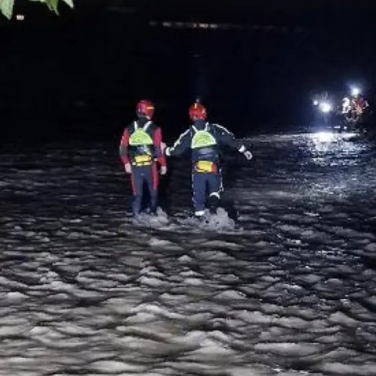 Bolzano, chiede aiuto in mezzo all’Isarco: salvato nella notte