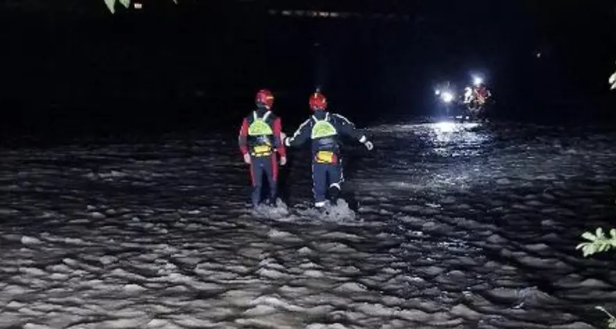 Bolzano, chiede aiuto in mezzo all’Isarco: salvato nella notte