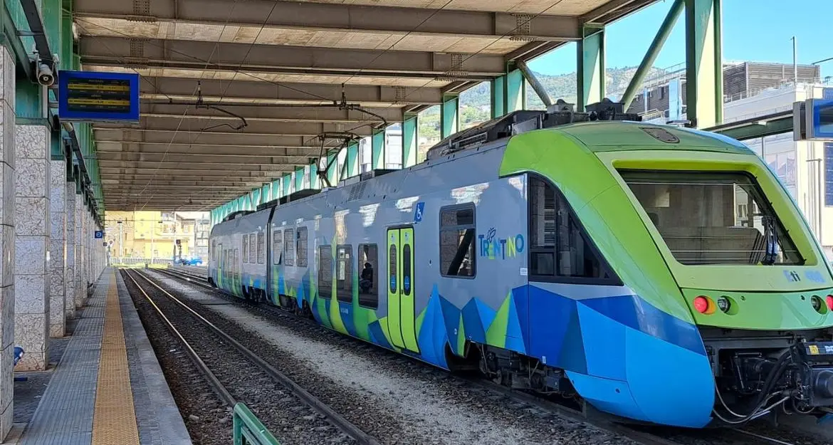 Studenti, bus e treni per un anno a 20 euro: tutte le modalità per l’abbonamento