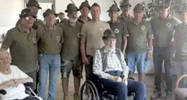 Festa in Rsa per il più anziano degli Alpini di Malé: Ferruccio Dalpez compie 96 anni