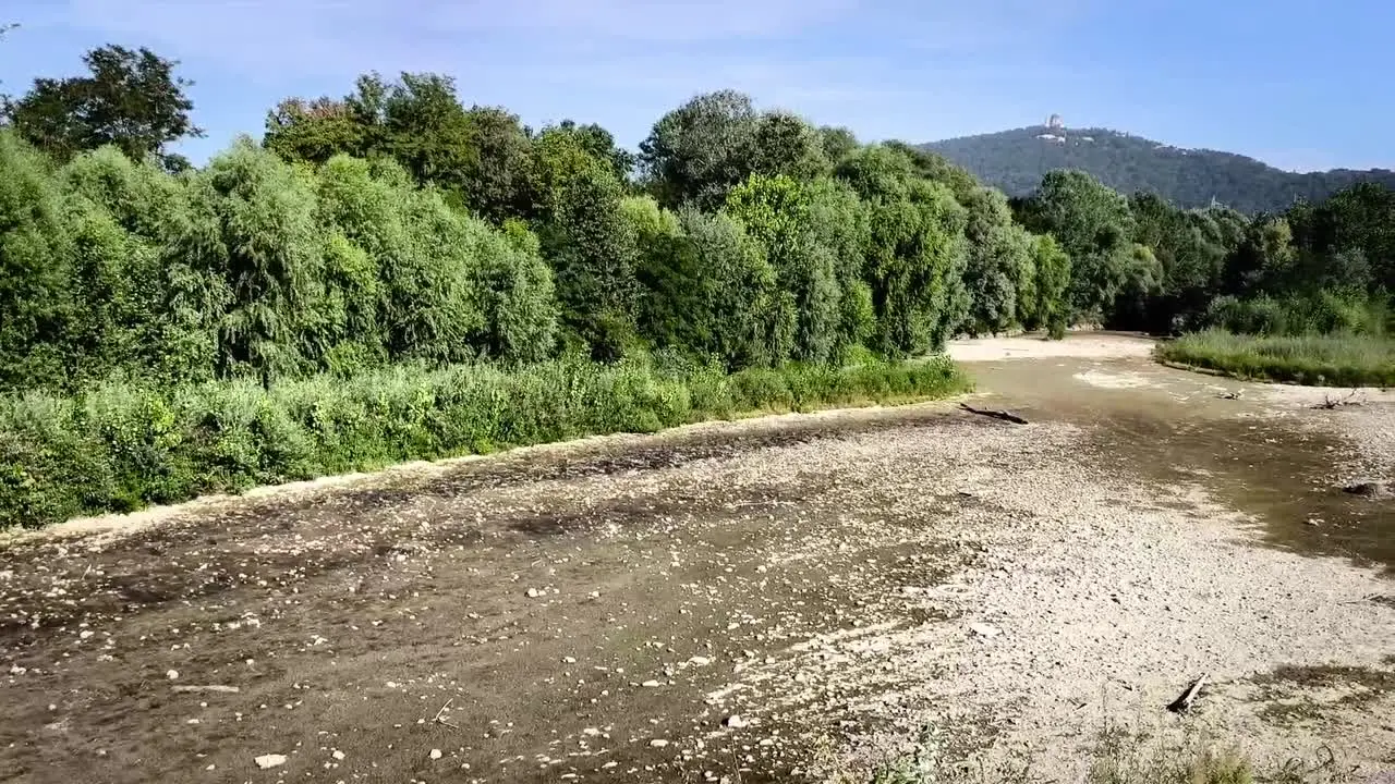 Siccità a Torino, il fiume Stura in secca