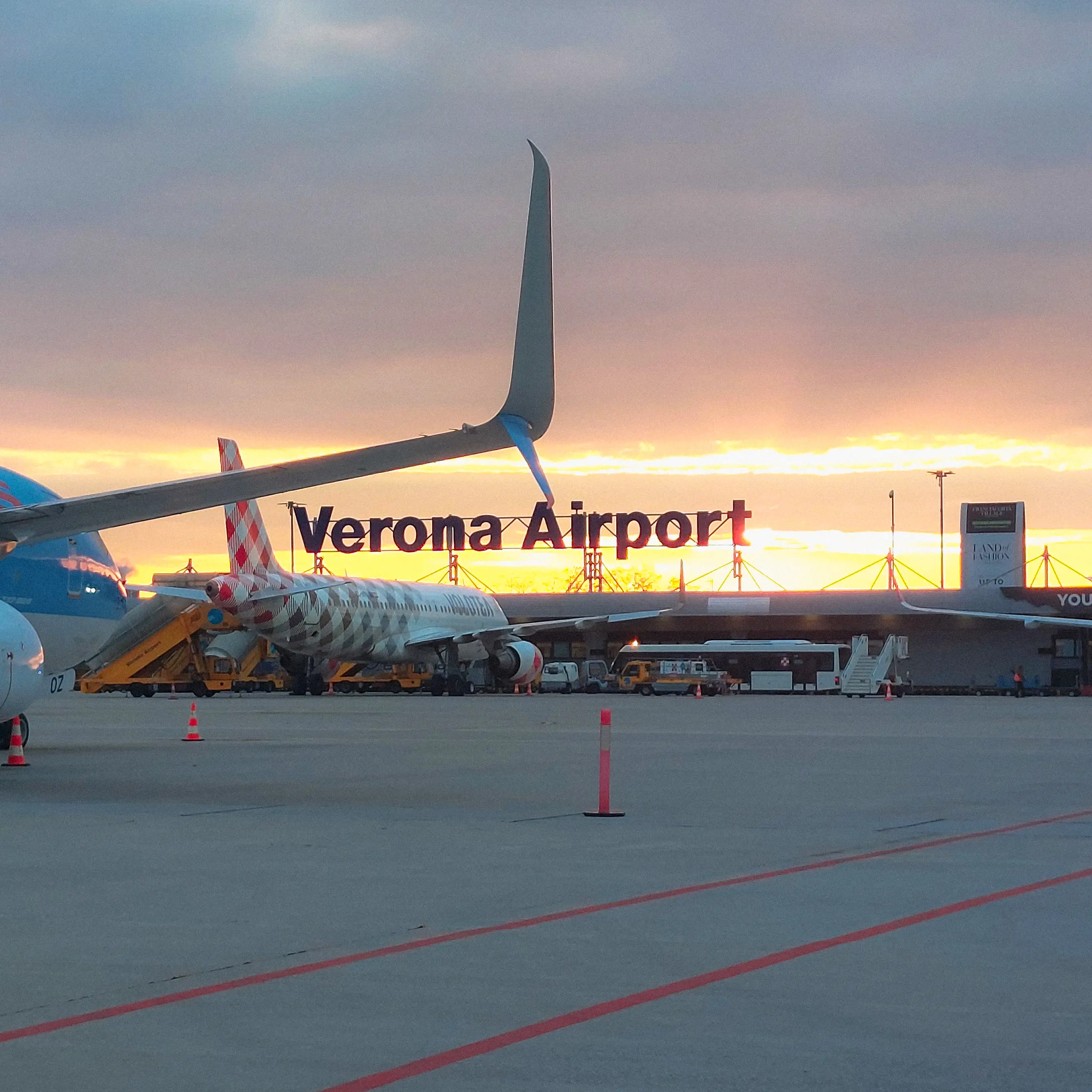 Aeroporto Catullo in crescita: 1,5 milioni di passeggeri tra giugno e agosto