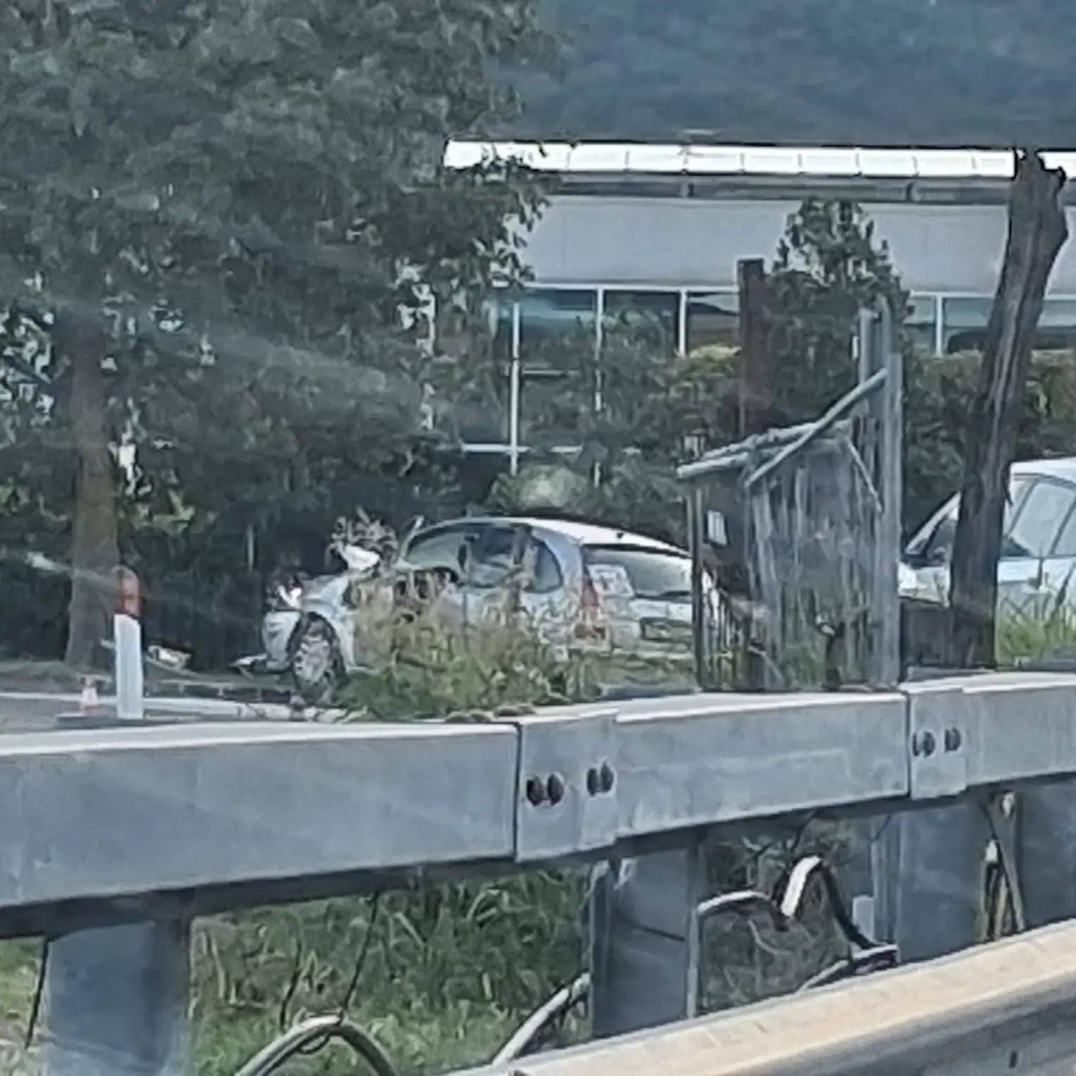 Scontro tra auto e moto in via Maccani: un ferito lieve