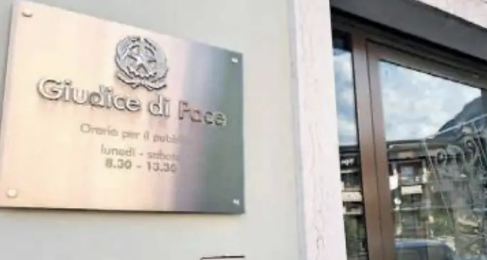 Inseguita fino a casa da un agente in borghese: annullati i due verbali