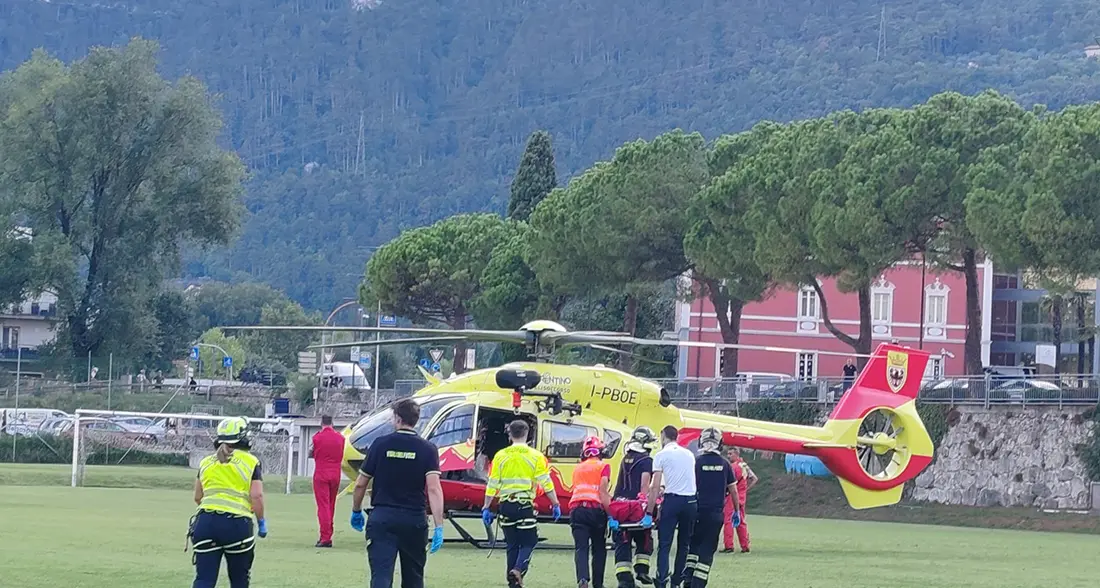 Riva del Garda, accoltellamento in via dei Molini: due ragazzi feriti e due fermi