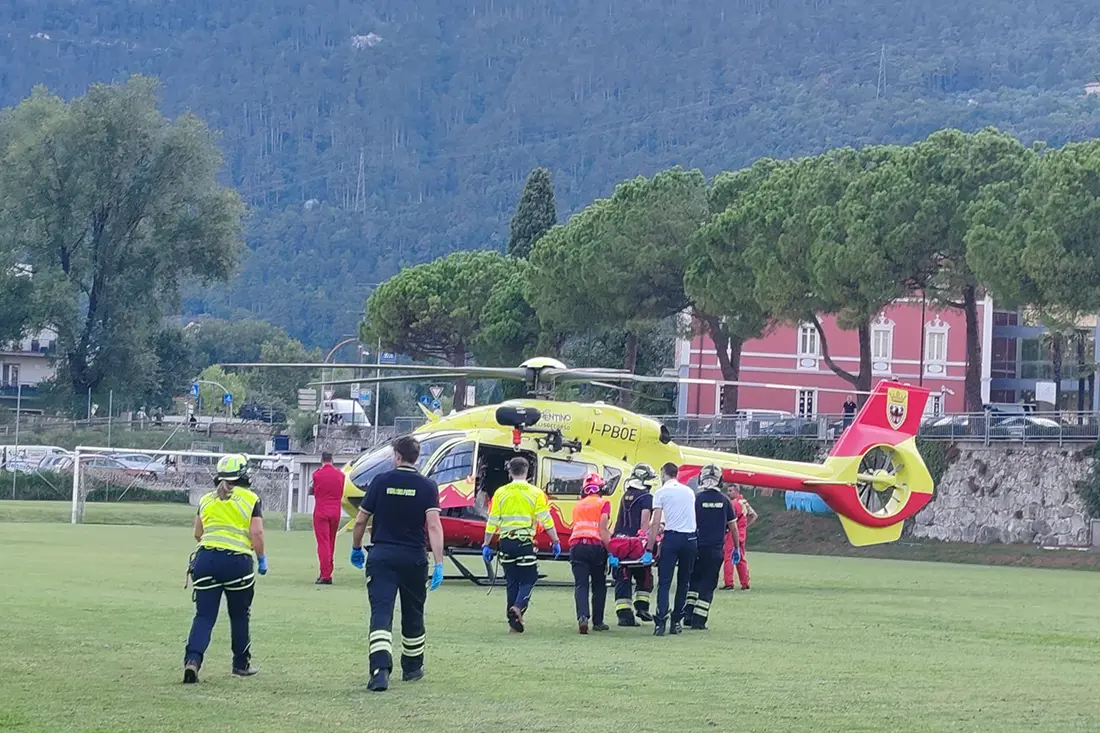 Riva del Garda, accoltellamento in via dei Molini: due ragazzi feriti e due fermi
