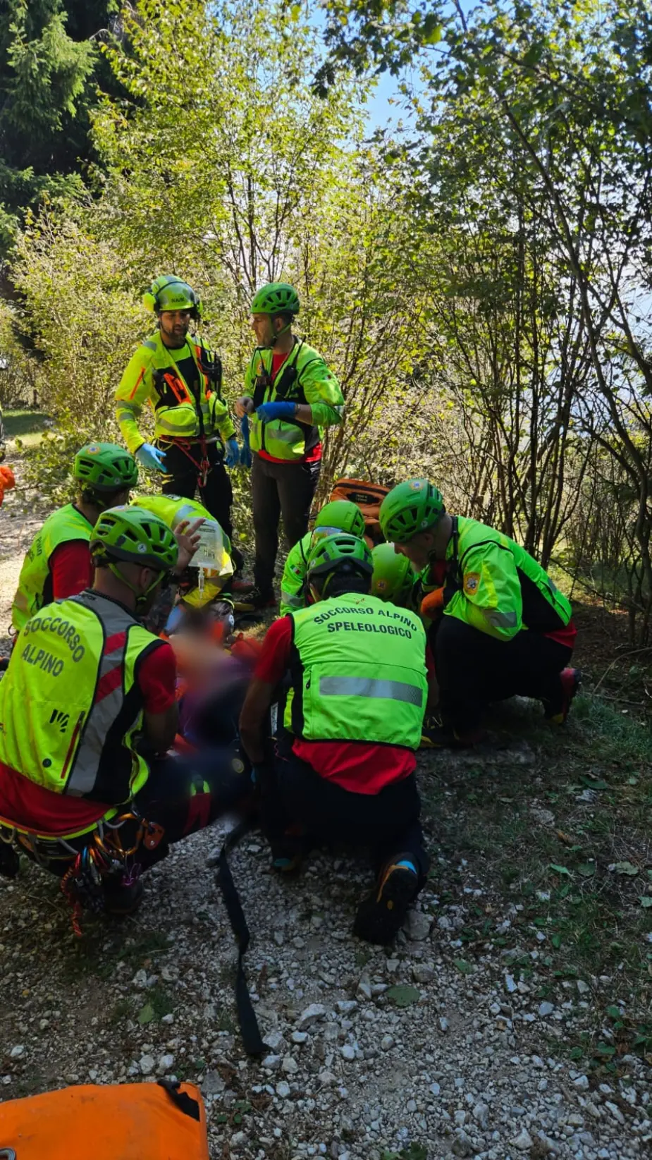 Altopiano di Asiago, parapendio precipita dopo il decollo: ferita una 40enne