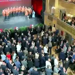 Mattarella al Teatro Sociale gli 80 anni dell’Autonomia. Ovazione per il Capo dello Stato