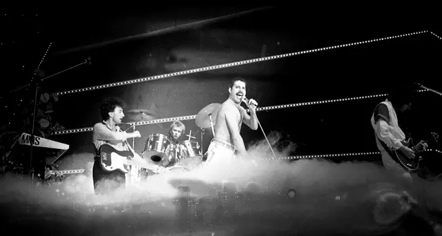 Freddie Mercury, 80 anni fa nasceva il leggendario performer dei Queen