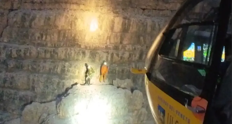 Lavaredo, alpinisti bloccati in vetta: salvati nelle notte