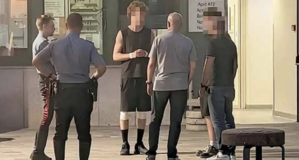 Riva, duplice accoltellamento: i giovani si rimbalzano le accuse