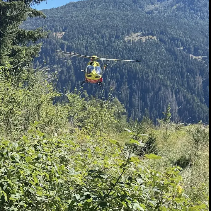 Cade in mountain bike verso il Tonale e ruzzola per 100 metri: intubata e portata al Santa Chiara