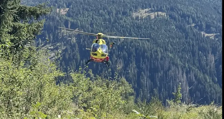 Cade in mountain bike verso il Tonale e ruzzola per 100 metri: intubata e portata al Santa Chiara