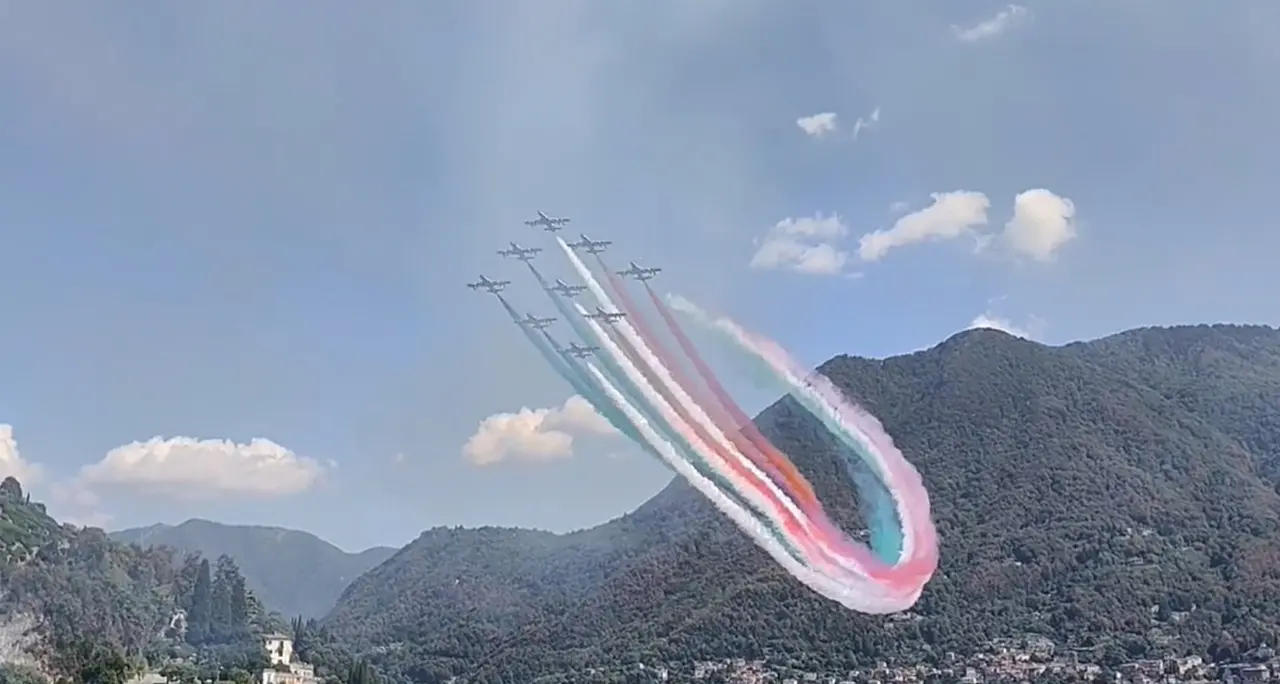 Cernobbio, lo spettacolo delle Frecce tricolori