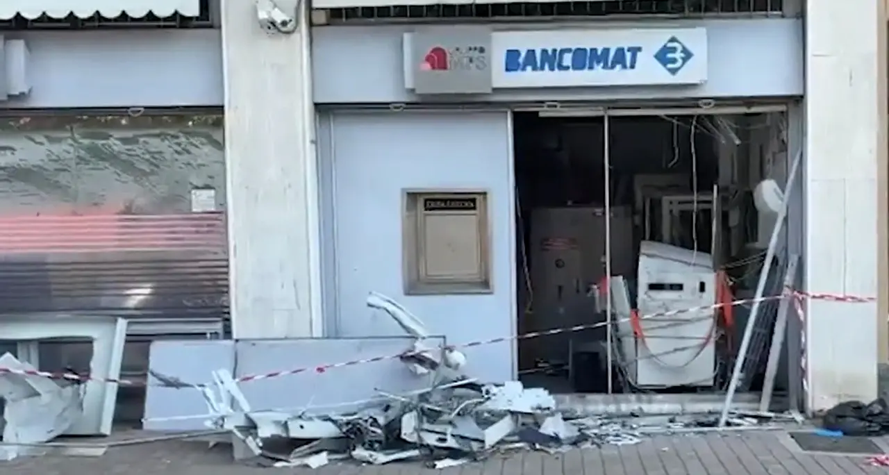 Doppio colpo a San Giuliano Milanese, fatti saltare gli Atm di banca e Poste