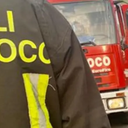 Incendio sul Manghen, Sp 31 bloccata: 100 pompieri in azione