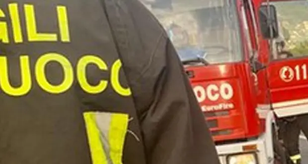 Incendio sul Manghen, Sp 31 bloccata: 100 pompieri in azione