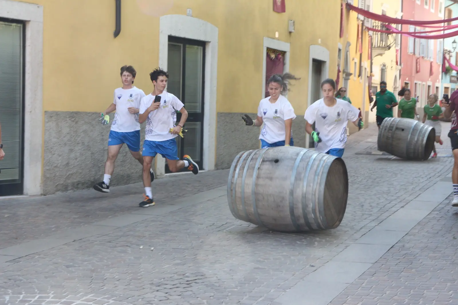 Avio trionfa al Palio nazionale delle botti: festa e tuffo nella fontana (Foto di Gabriele Margon)