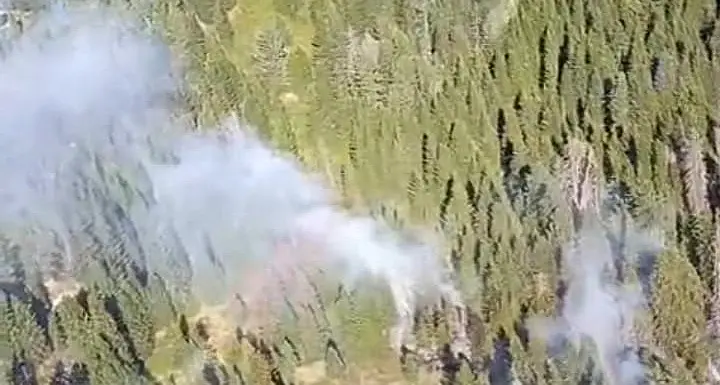 Incendio al passo Manghen, vigili del fuoco ancora al lavoro