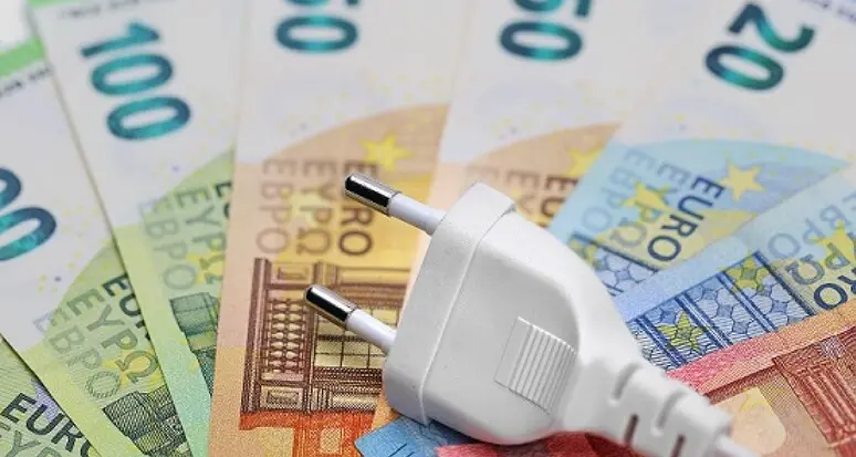 In autunno il conto delle famiglie sfiora i 3.000 euro: rincari fino al 22,8%