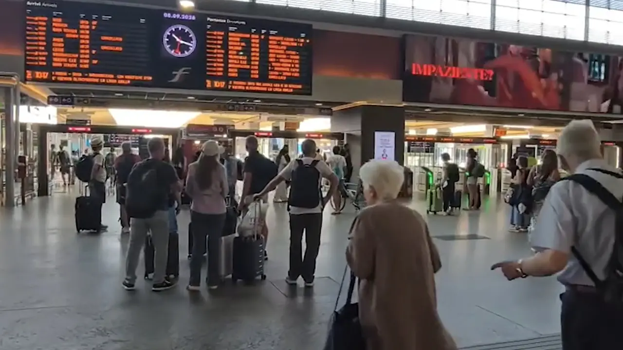Sciopero dei treni, disagi alla stazione di Porta Nuova a Torino