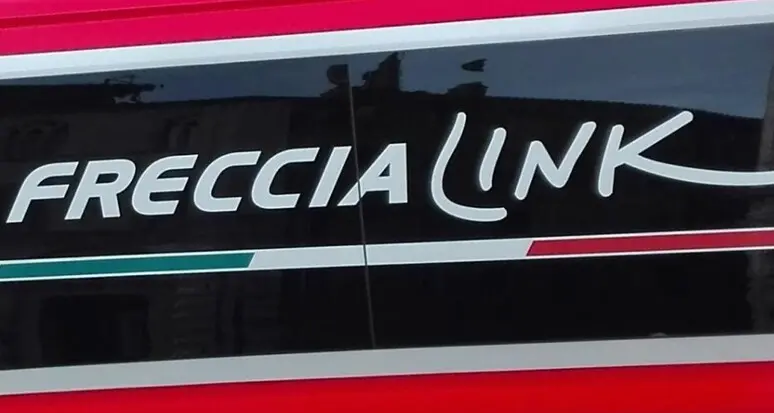 Treni più bus per raggiungere le valli, il Pd: «Servono più collegamenti in Trentino»