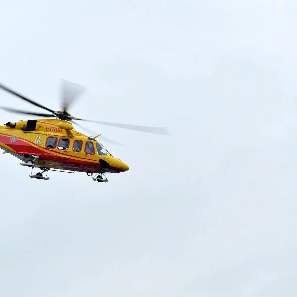 Grave incidente sul lavoro a Pinzolo, operaio precipita da tre metri