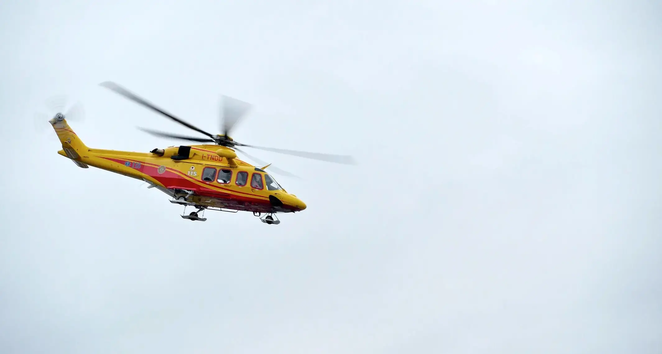 Grave incidente sul lavoro a Pinzolo, operaio precipita da tre metri