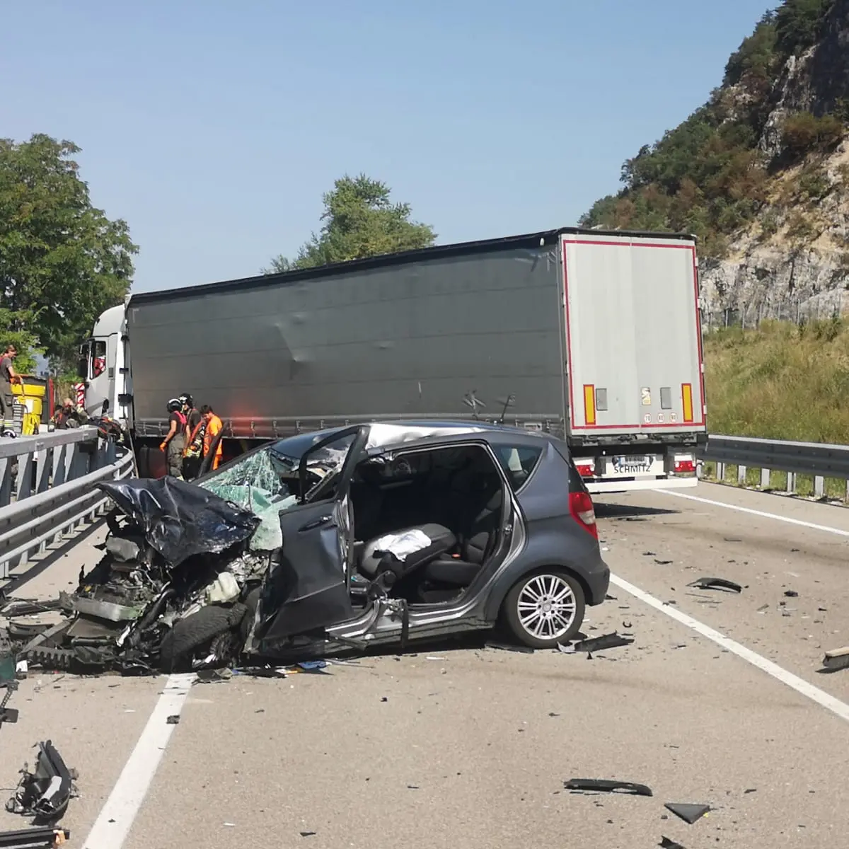 Murazzi, scontro tra un’auto e un camion: salvi per miracolo