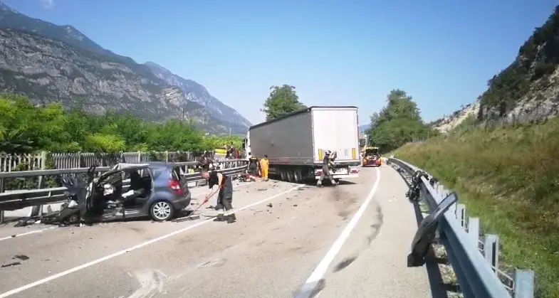 Schianto auto-camion ai Murazzi: indenni gli occupanti