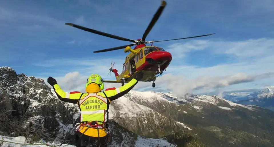 Restano bloccati in parete per il freddo: recupero notturno per due arrampicatori sul Sella