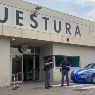 Trento, tentano la fuga e lanciano la droga nel Fersina: due arresti