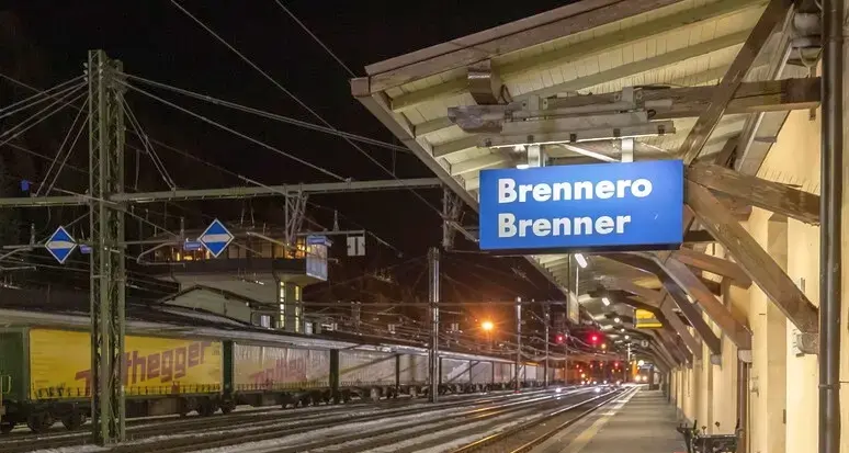 Frana al Brennero, riattivato un binario: circolazione a senso unico alternato